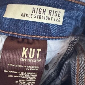 Kut from the Kloth Women’s high rise ankle 14W, distressed raw hem stretch.